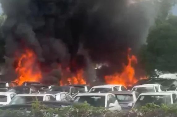 Uma das aeronaves explodiu, provocando um incêndio em um terreno alugado pela montadora BYD