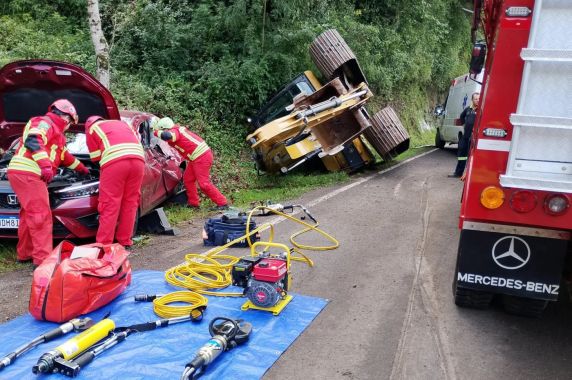Motorista e passageira ficaram feridos e foram encaminhados para atendimento no hospital de Nova Petrópolis