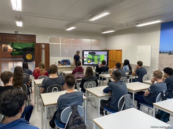 Estudantes do SENAI Horizontina participam de workshop no Centro Regional de Treinamento John Deere FAHOR - foto 3