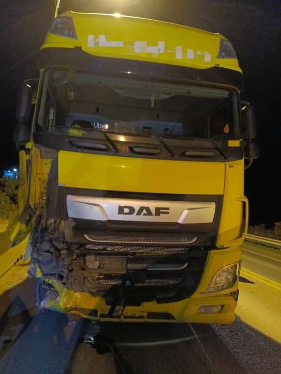 Motorista fica preso às ferragens após colisão frontal na BR-116 em Correia Pinto - foto 2
