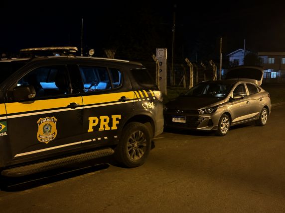 Condutor apresentou identificação falsa para tentar ocultar mandado de prisão por diversos crimes
