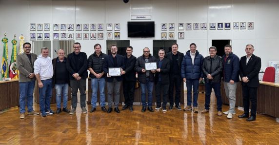 Em reconhecimento aos seus 80 anos de história, a Sicredi Confiança recebeu uma Moção de Homenagem da Câmara de Vereadores de Independência. A distinção destacou a contribuição da cooperativa para o desenvolvimento do município, o apoio a projetos locais e o trabalho realizado junto aos associados ao longo de oito décadas.