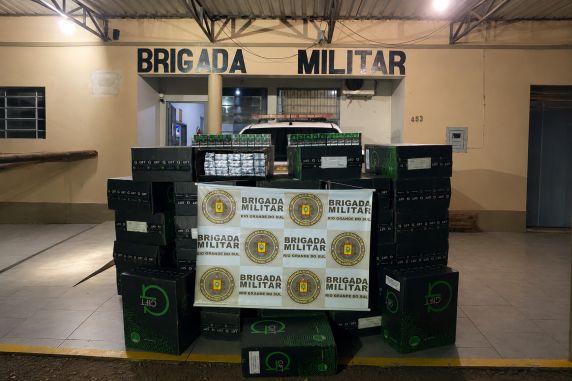 Brigada Militar apreende carga de cigarros contrabandeados e prende homem em Santo Augusto