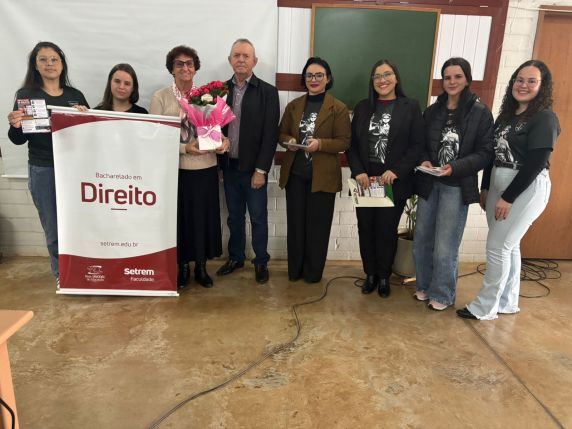 Acadêmicas de Direito da SETREM promovem palestra sobre prevenção a golpes em Três de Maio - foto 2