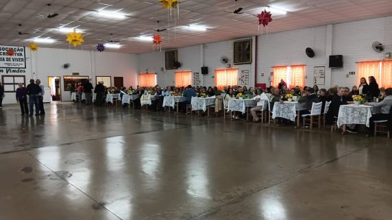 Acadêmicas de Direito da SETREM promovem palestra sobre prevenção a golpes em Três de Maio - foto 3
