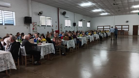 Acadêmicas de Direito da SETREM promovem palestra sobre prevenção a golpes em Três de Maio - foto 4