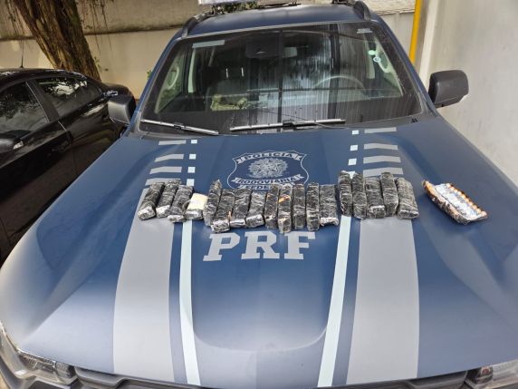 PRF apreende centenas de ampolas de remédio para emagrecer em fundo falso