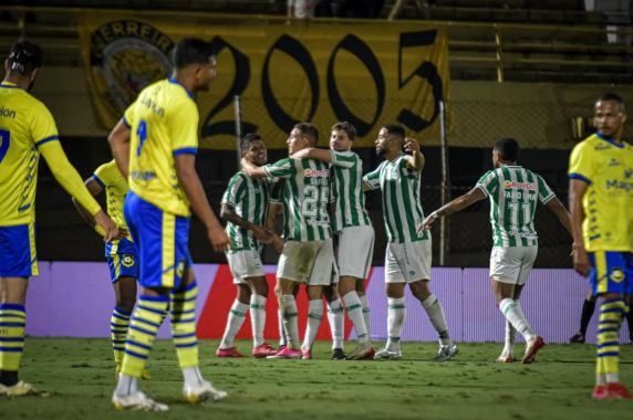 Com gol de Alisson Safira, equipe alviverde derrotou o time que iniciou a rodada na liderança da competição nacional
