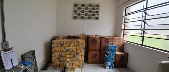 Condutor abandonou veículo e fugiu para área de mata durante abordagem policial