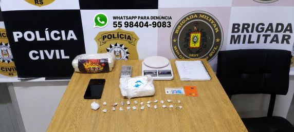 Ação conjunta da Polícia Civil e Brigada Militar resultou na apreensão de drogas e materiais utilizados no tráfico
