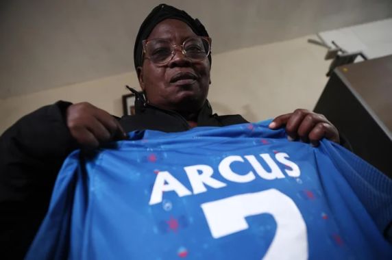 Mãe do lateral Carlens Arcus, Marie Dilene vive na Região Metropolitana há seis anos