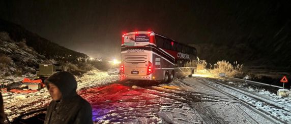 Província de Córdoba registrou acúmulo de neve durante a madrugada; sistema deve trazer frio intenso, geadas fortes e queda acentuada das temperaturas no Rio Grande do Sul e demais estados do Sul.