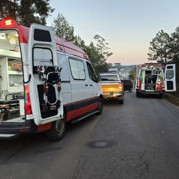 Grave acidente envolvendo três veículos deixa feridos na RS-324, em Passo Fundo - foto 3