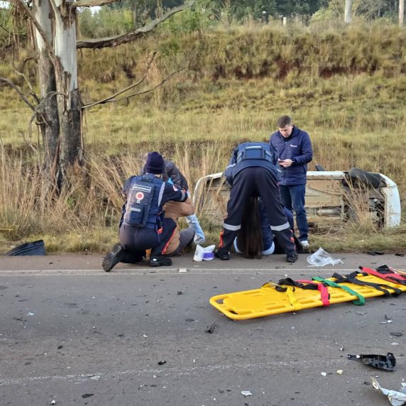 Grave acidente envolvendo três veículos deixa feridos na RS-324, em Passo Fundo - foto 2