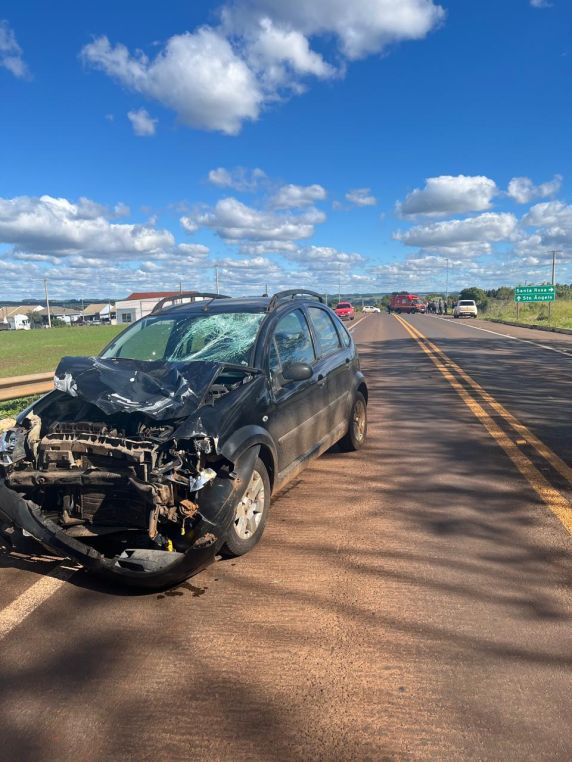 Colisão entre moto e carro ocorreu no Contorno Viário, próximo ao trevo de acesso ao Bairro Cruzeiro