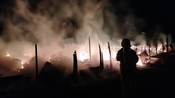 Estrutura de madeira foi consumida pelas chamas na localidade de Lajeado Capim; cerca de 9 mil litros de água foram utilizados no combate ao fogo