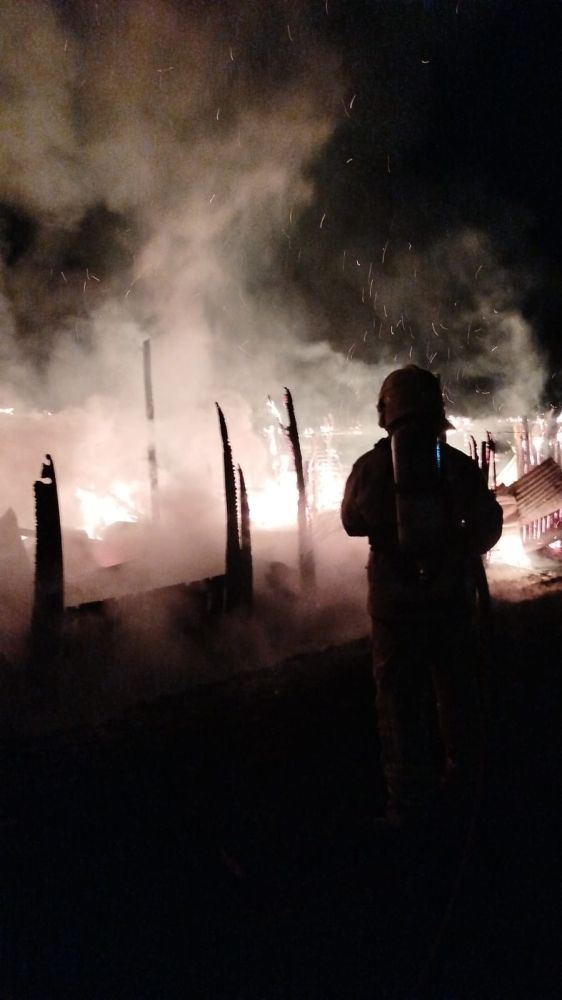 Incêndio destrói galpão no interior de Santa Rosa - foto 3