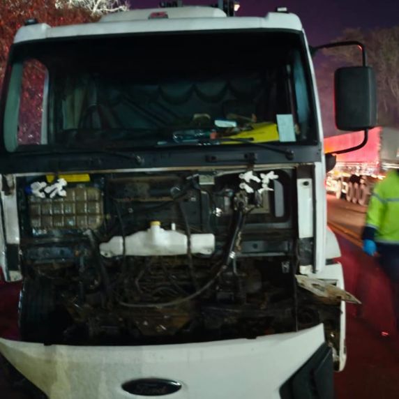 Acidente ocorreu na noite de quarta-feira, em Cordilheira Alta; motorista do automóvel morreu preso às ferragens