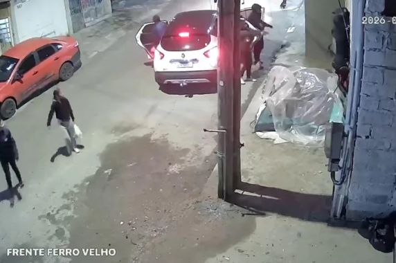 Agentes investigam se as mortes têm relação com disputa entre grupos ligados ao tráfico de drogas