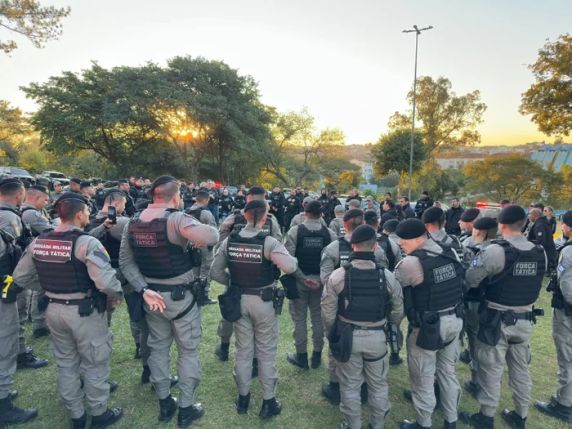 Agentes investigam se as mortes têm relação com disputa entre grupos ligados ao tráfico de drogas