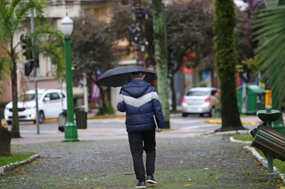 Metade Norte deve enfrentar chuvas intensas, com rajadas de vento fortes, descargas elétricas e até mesmo granizo