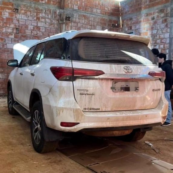 Polícia recupera duas caminhonetes roubadas do Brasil em operação na fronteira com a Argentina - foto 2
