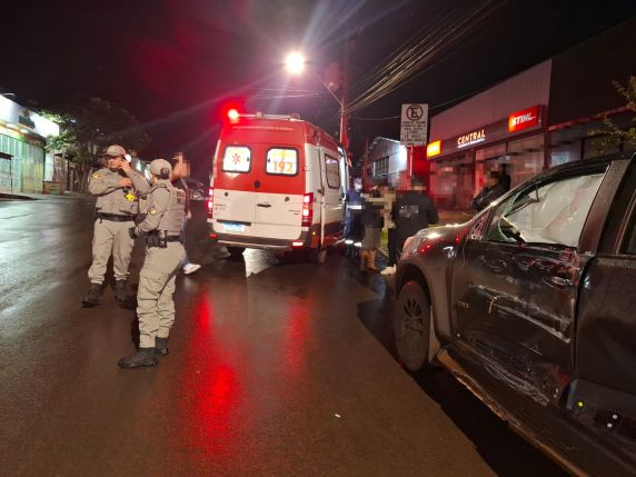 Caminhonete é atingida por trem em cruzamento de Ijuí e bloqueia importante avenida