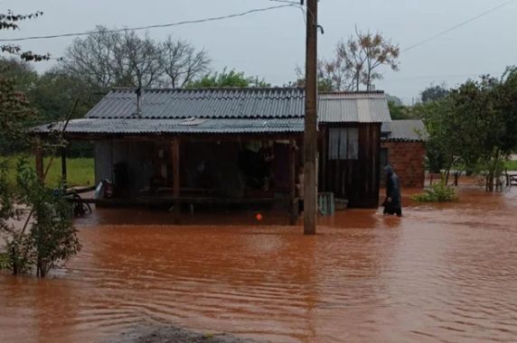 Em Tucunduva, mais de 180 milímetros de chuva causaram alagamentos e deixaram famílias desalojadas