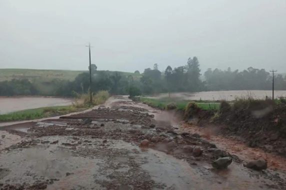 Chuva provoca alagamentos e suspensão de aulas em cidades do norte e do noroeste do RS - foto 4