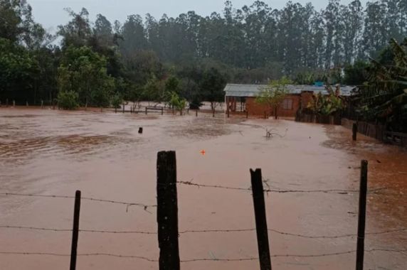 Chuva provoca alagamentos e suspensão de aulas em cidades do norte e do noroeste do RS - foto 2