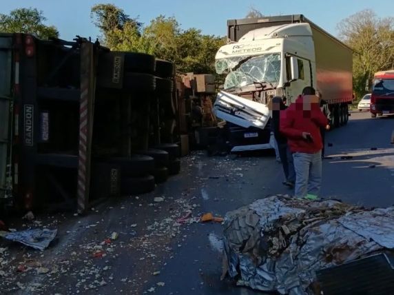 Grave acidente na BR-386 envolve cinco veículos e deixa sete feridos em Pouso Novo - foto 3
