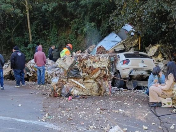 Grave acidente na BR-386 envolve cinco veículos e deixa sete feridos em Pouso Novo - foto 4