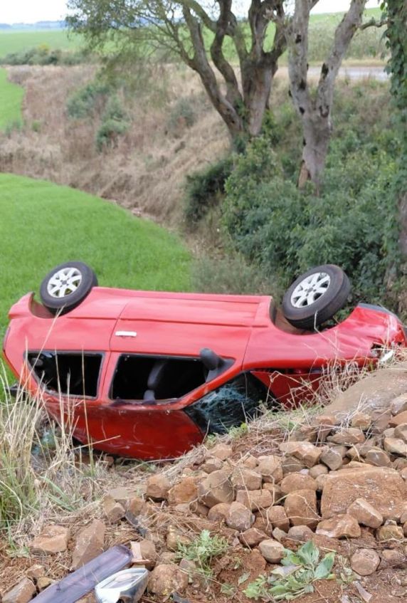 Capotamento na ERS-518 deixa motorista ferido entre Braga e Campo Novo - foto 2