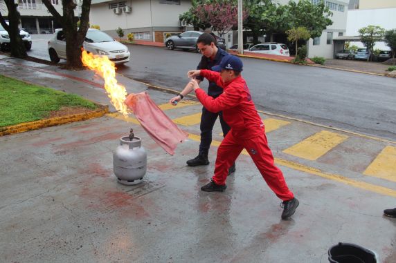 Bombeiro Mirim de Horizontina realiza aula prática de combate a incêndios e prevenção de acidentes - foto 2