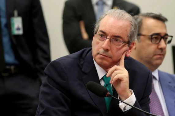 Dino bloqueia R$ 6 milhões de Eduardo Cunha após PF identificar indicação de emendas mesmo sem mandato