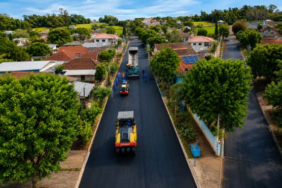 Investimento de R$ 394 mil contempla duas vias da área urbana e amplia a infraestrutura viária do município