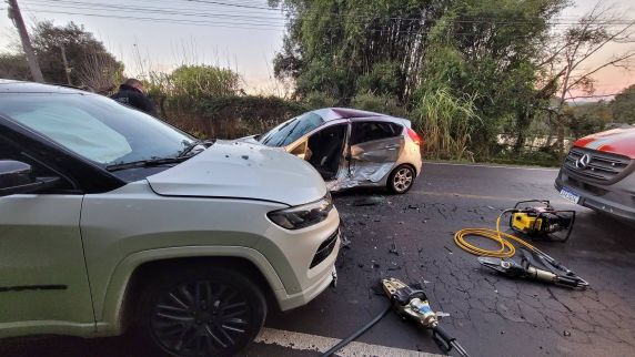 Três pessoas ficam feridas em acidente no Acesso Norte de Garibaldi - foto 3