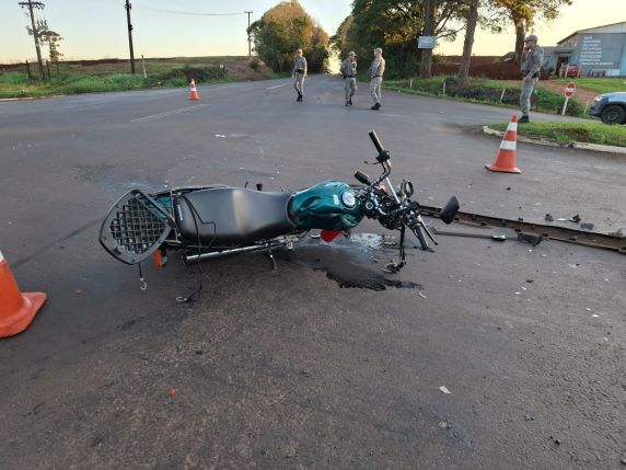 Motociclista fica ferido em colisão entre moto e caminhoneta na RS-522, em Ijuí - foto 2