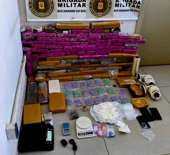 Homem é preso com mais de 50 kg de drogas durante operação do 3º BPChoque em Passo Fundo - foto 2