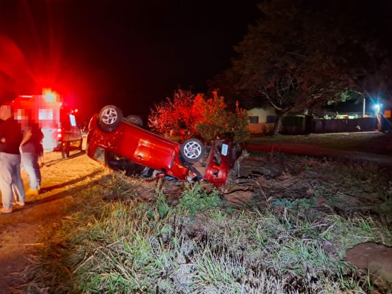Mulher fica ferida após saída de pista e capotamento na RS-522, em Ijuí - foto 2