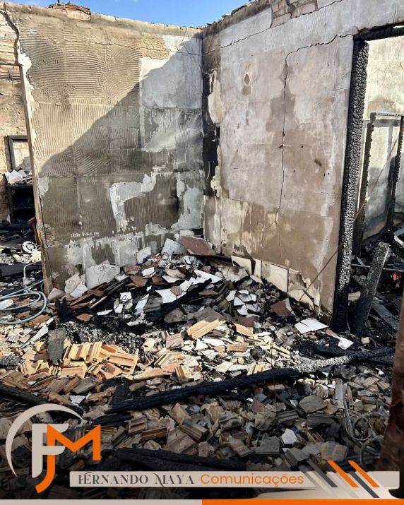 Incêndio destrói residência e mobiliza bombeiros em São Luiz Gonzaga - foto 3