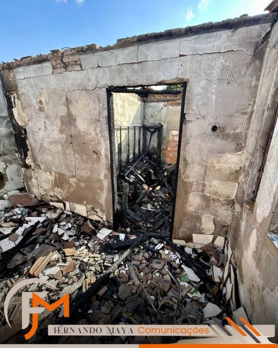 Incêndio destrói residência e mobiliza bombeiros em São Luiz Gonzaga - foto 2