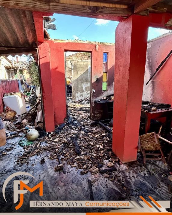 Incêndio destrói residência e mobiliza bombeiros em São Luiz Gonzaga - foto 6