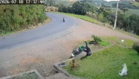 VEJA VÍDEO; Motociclista sofre acidente na ERS-129 entre Vanini e David Canabarro