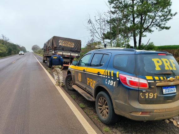 O contrabando estava escondido em uma carga de feno