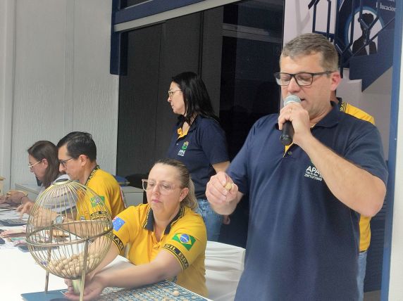1º Bingo do Dia do Amigo da Apae de Três de Maio é sucesso de público e solidariedade - foto 4