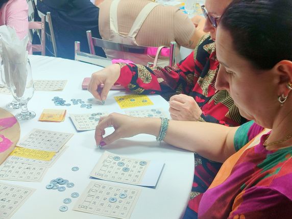 1º Bingo do Dia do Amigo da Apae de Três de Maio é sucesso de público e solidariedade - foto 3