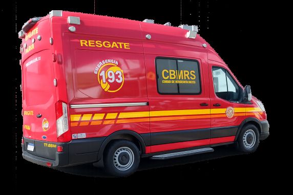 Vítima foi socorrida pelo Corpo de Bombeiros com suspeita de fraturas na mão e na perna direita e encaminhada ao Hospital São Vicente de Paulo