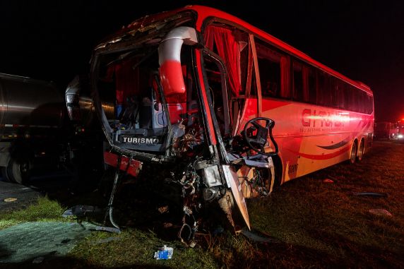 Ônibus de Nonoai seguia para o Paraguai quando ocorreu a colisão; vítimas foram encaminhadas para hospitais da região.