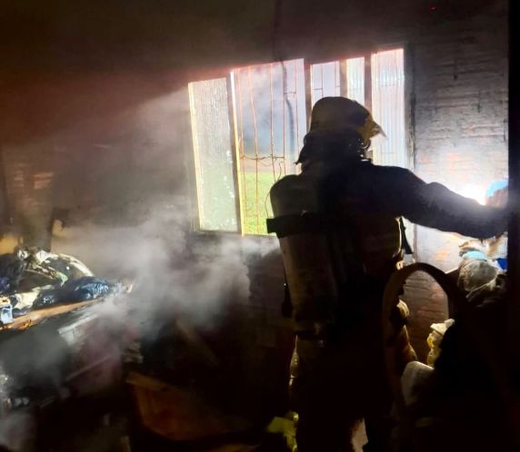 Incêndio atinge residência no Bairro Trinta em São Luiz Gonzaga - foto 4